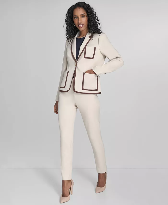 

Женский блейзер на одной пуговице с контрастной отделкой, футболка с короткими рукавами, круглым вырезом и карманом, облегающие брюки средней посадки Tommy Hilfiger, коричневый