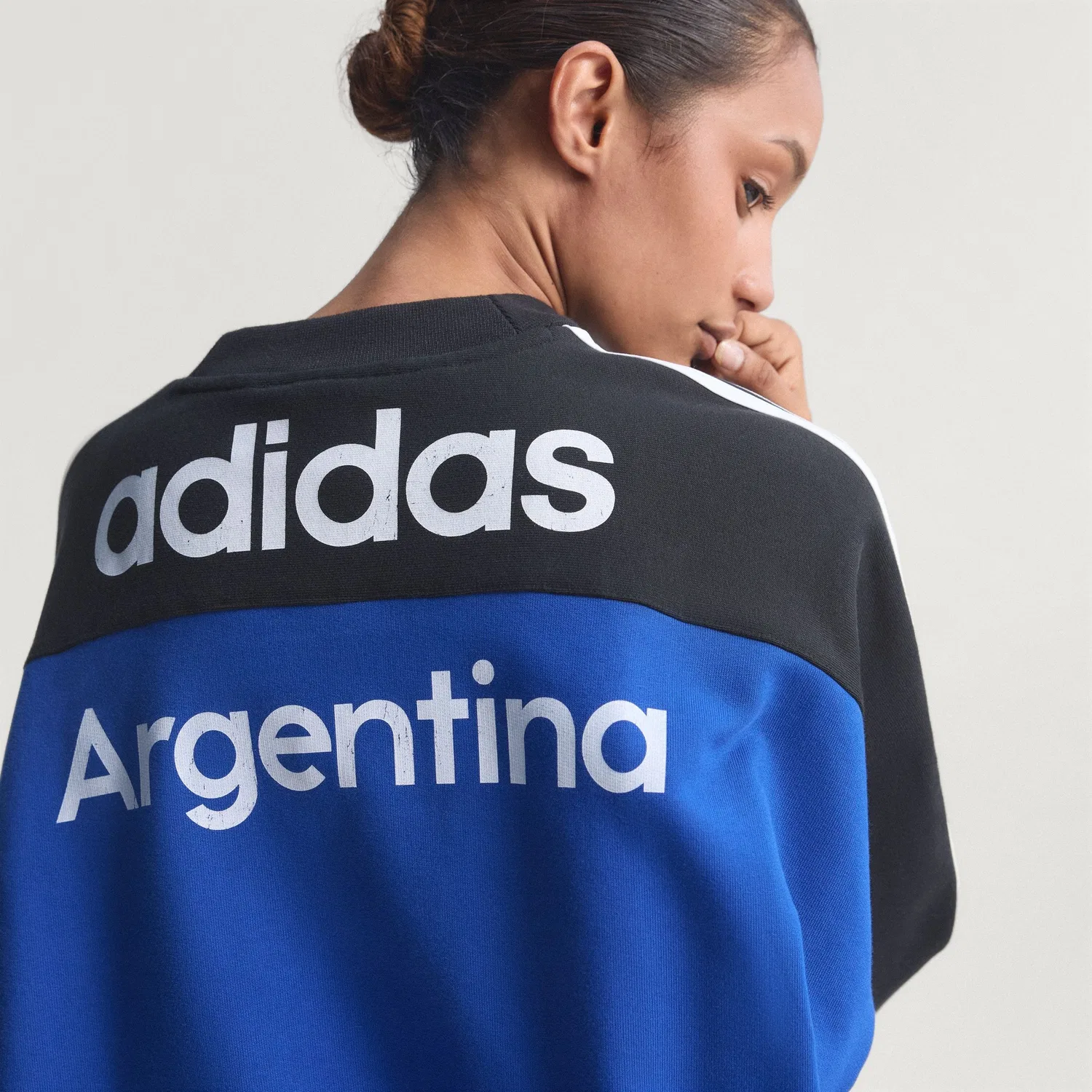 Женский свитшот Crew с вырезами, синий/чёрный, от Adidas — фото 4
