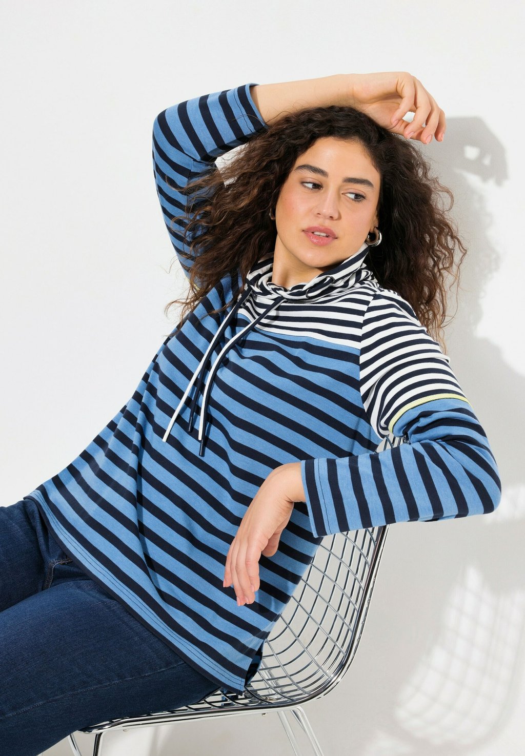 

Топ с длинными рукавами MIXED STRIPE COLLARED TEE Ulla Popken, темно-синий