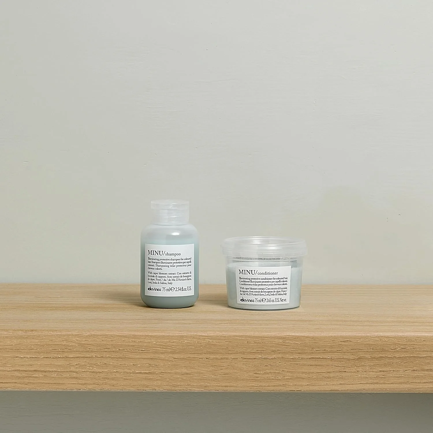 Шампунь Davines MINU, шампунь для сохранения цвета окрашенных и обработанных волос, защищает и сохраняет волосы яркими и блестящими надолго. Дорожный набор — фото 2
