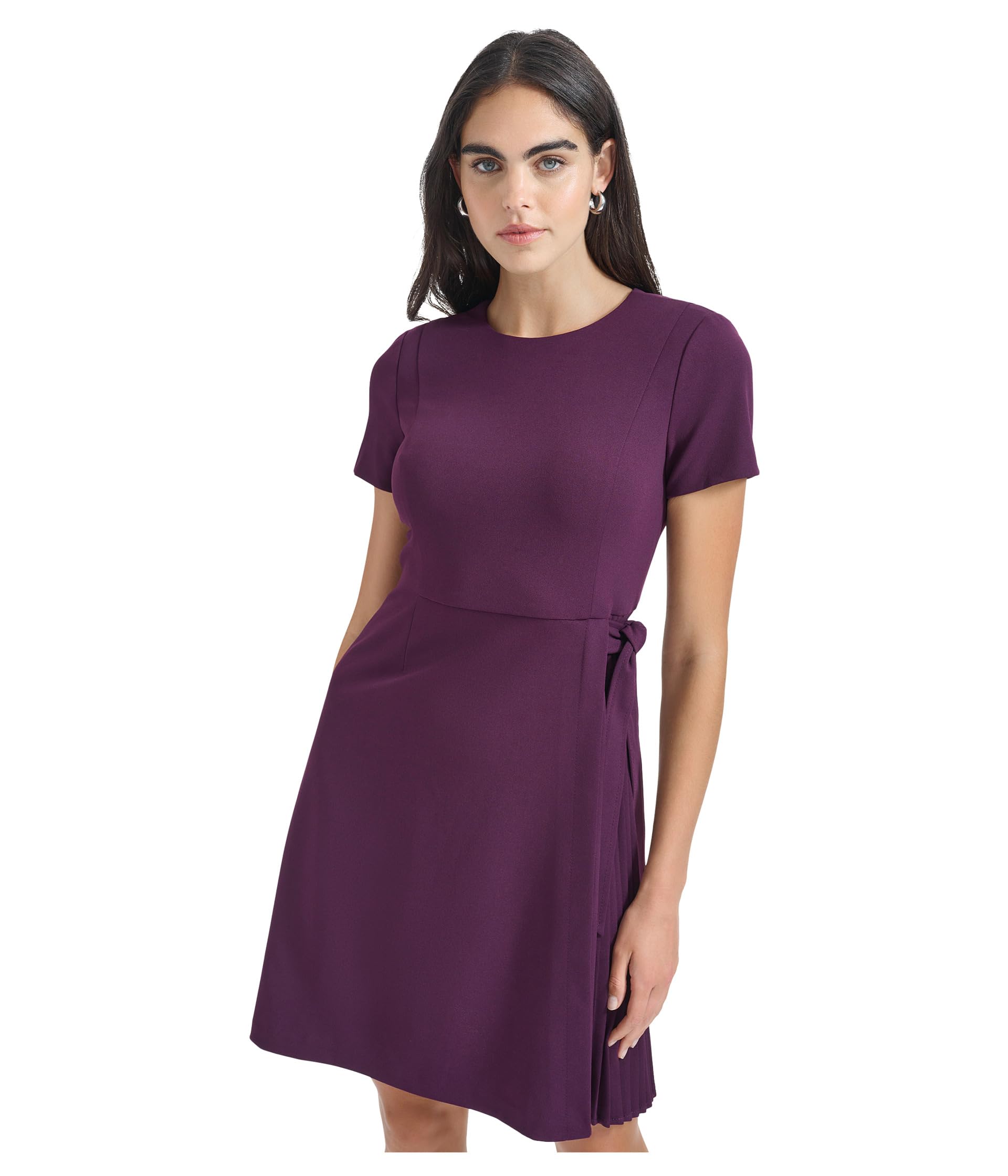 

Платье Calvin Klein Short Sleeve Pleated Aline, цвет Aubergine