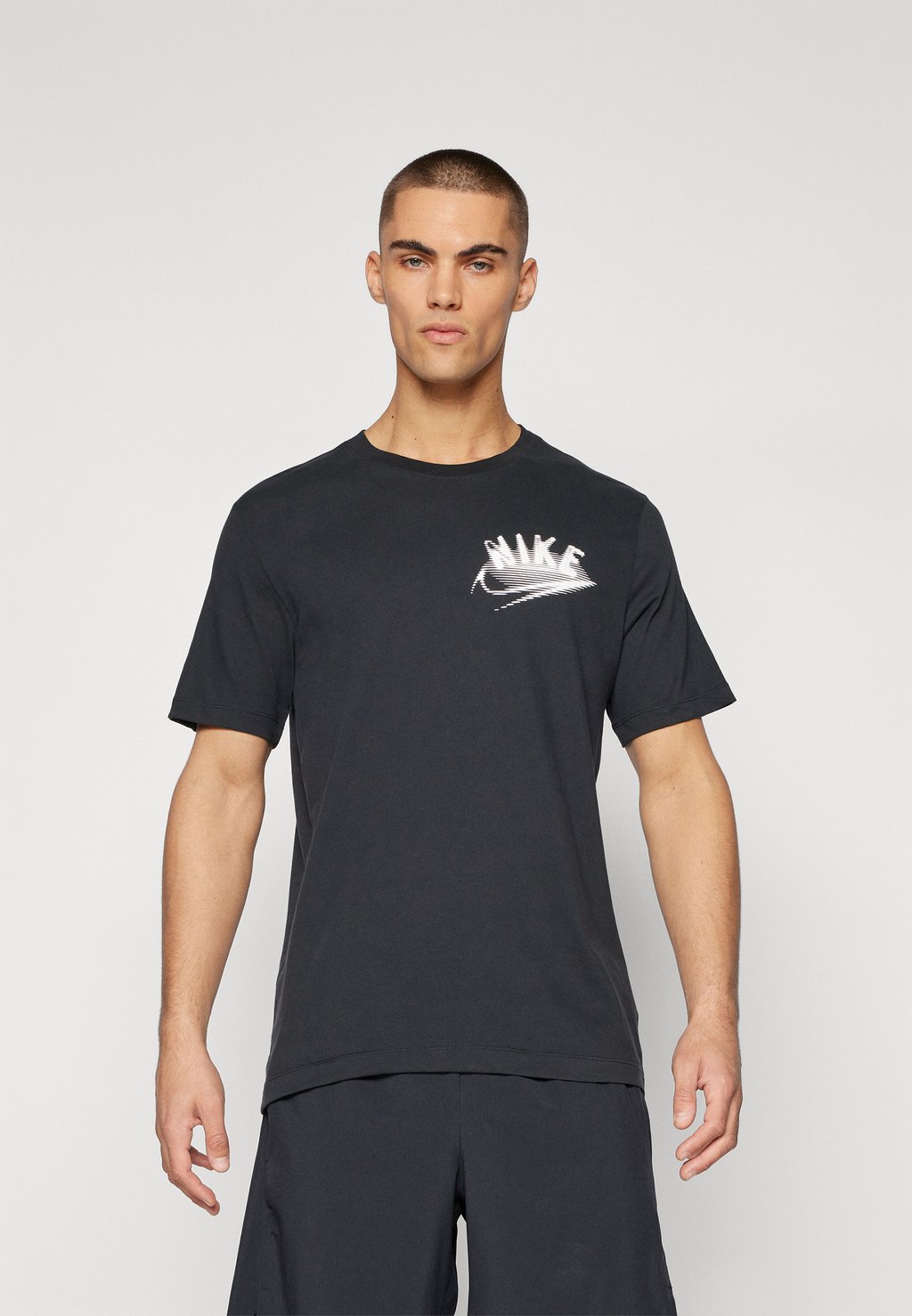 

Спортивная футболка TEE BRAND READ Nike Performance, черный