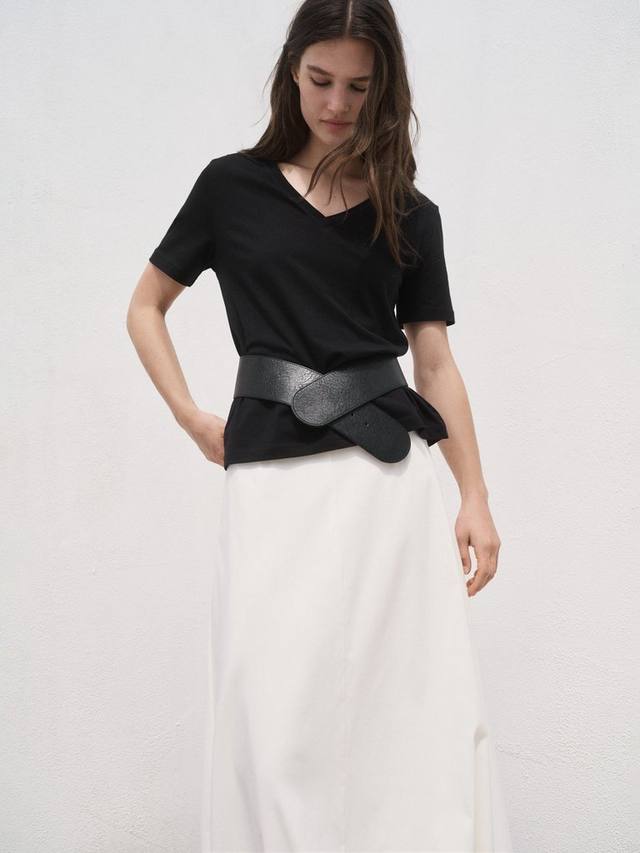 

Хлопковая футболка с коротким рукавом и V-образным вырезом Chalspic Mango, Black