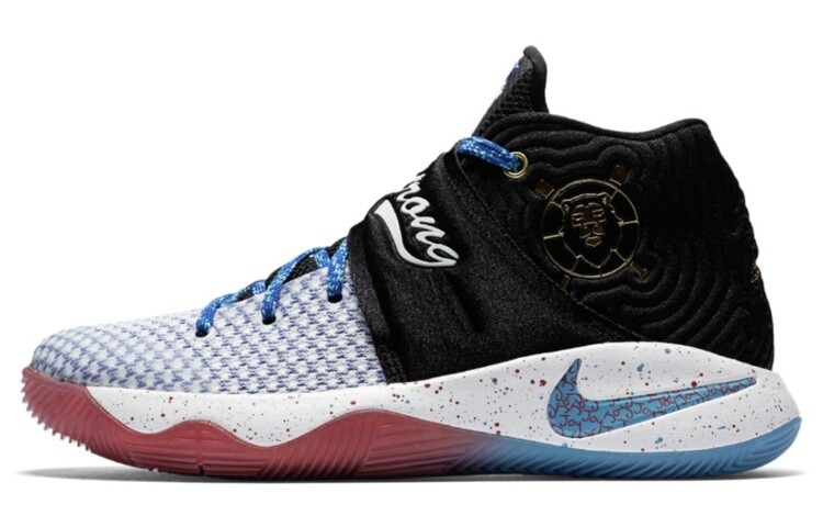 

Кроссовки Nike Kyrie 2 Doernbecher GS, черный/белый/синий/темно-красный