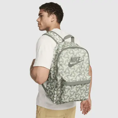 

Рюкзак Nike Heritage Backpack (25л), цвет Summit White/Jade Horizon/Dark Stucco