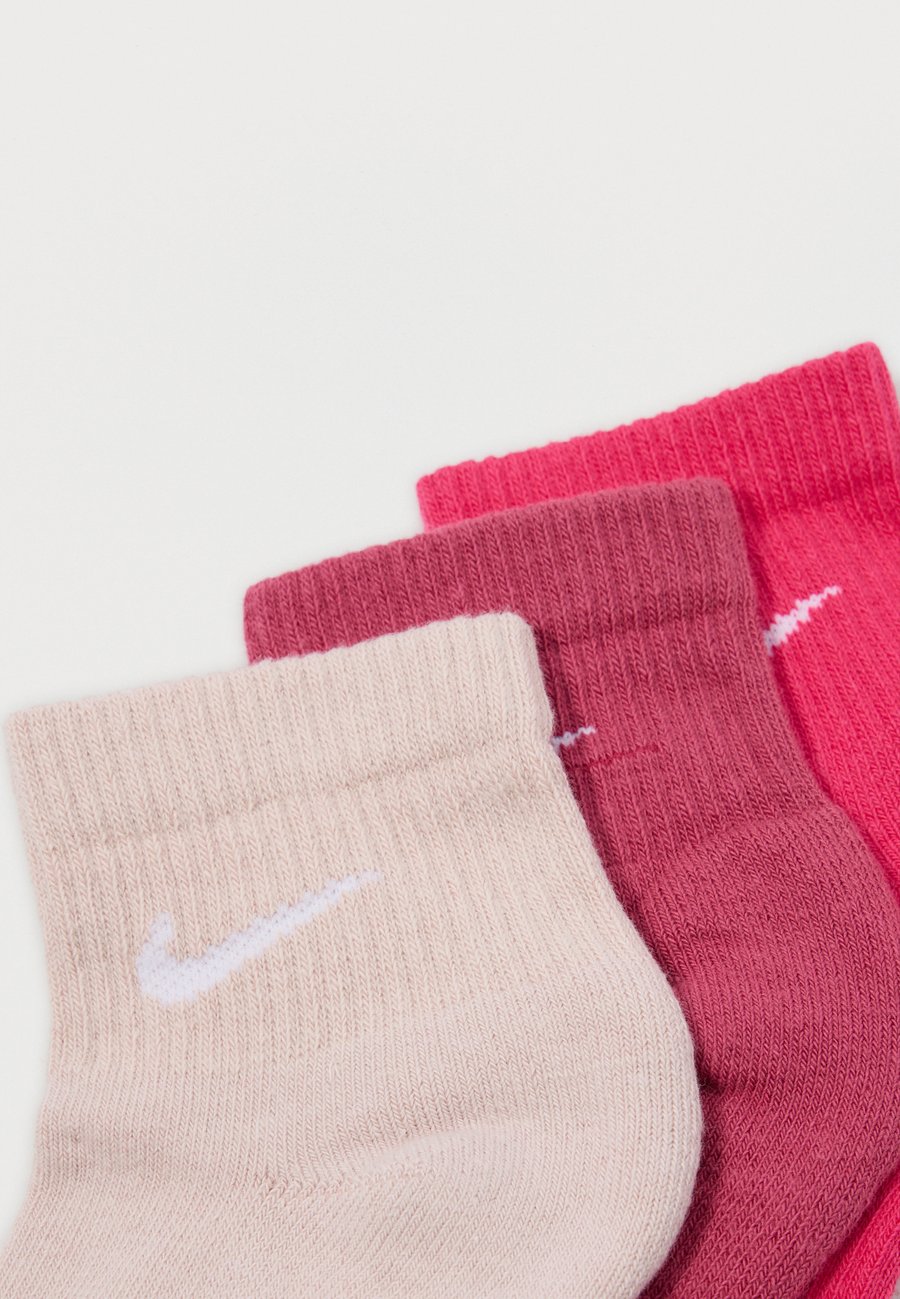 Носки Nike Performance EVERYDAY PLUS CUSHIONED ANKLE 3 PACK UNISEX , Sweet Beet/Silt Red/Rush Pink/Mottled Purple — фото 2