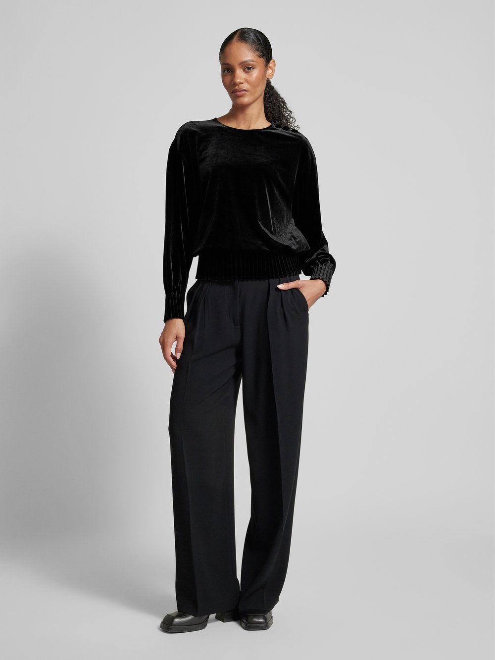 

Лонгслив с этикеткой Emporio Armani, черный