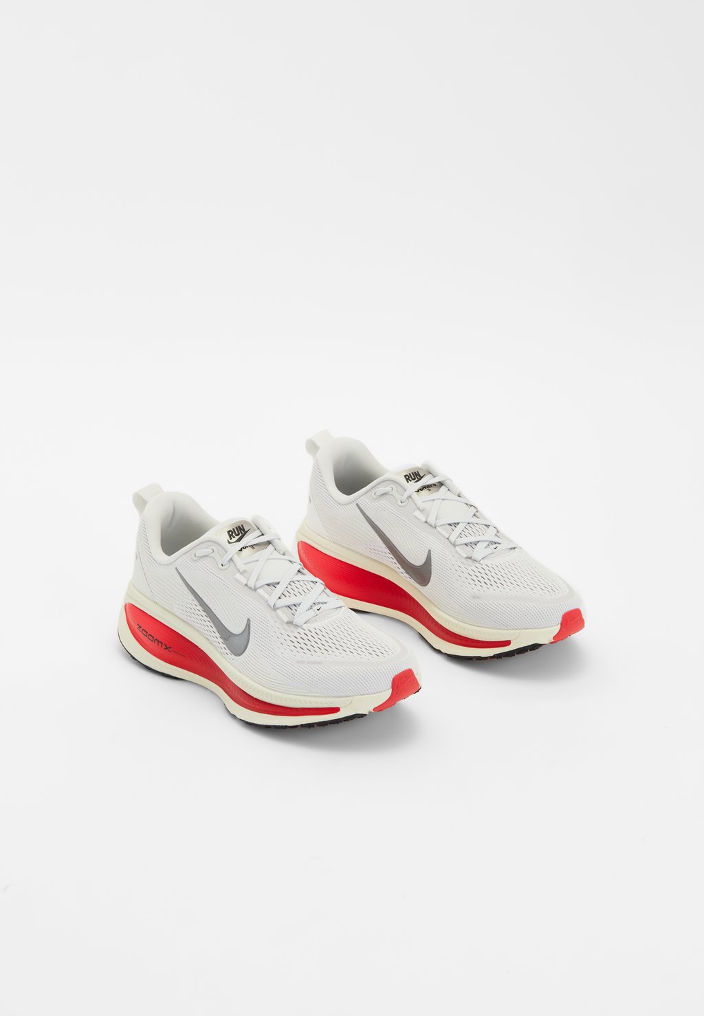 

Кроссовки для бега VOMERO 18 Nike Performance, белый