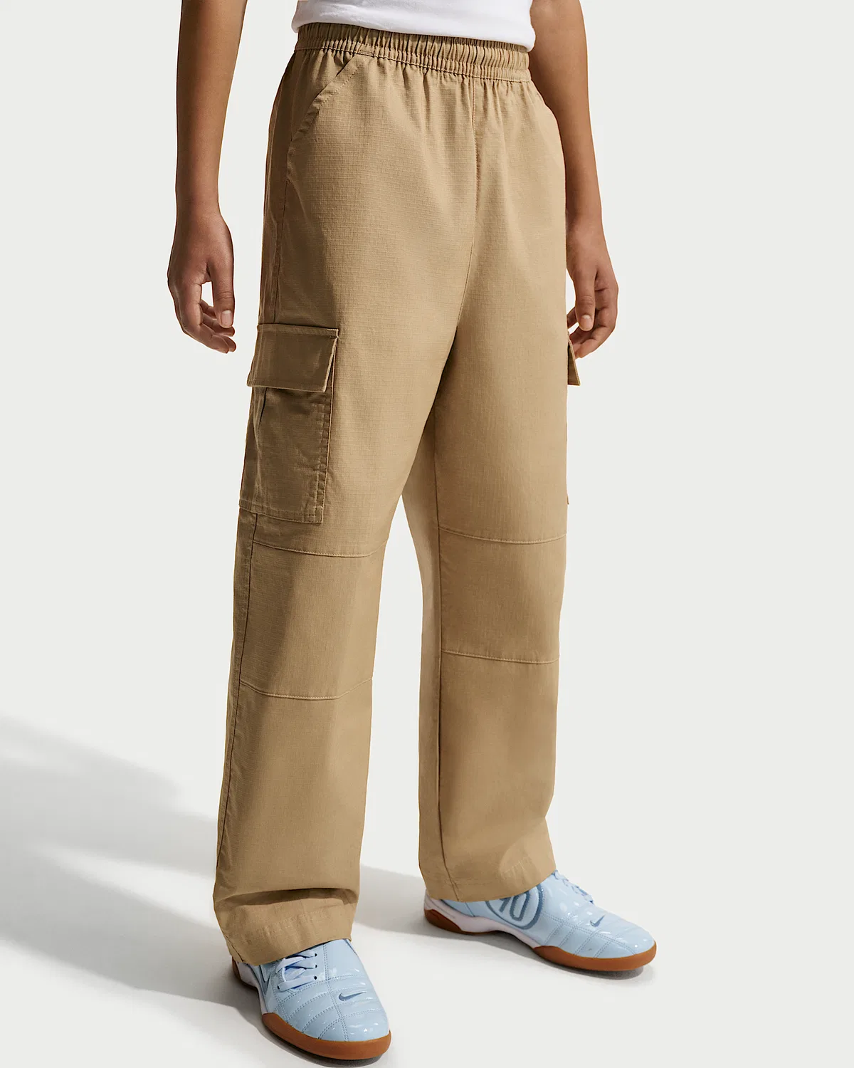 Детские широкие карго-брюки Nike Sportswear Club, Parachute Beige/White — фото 2