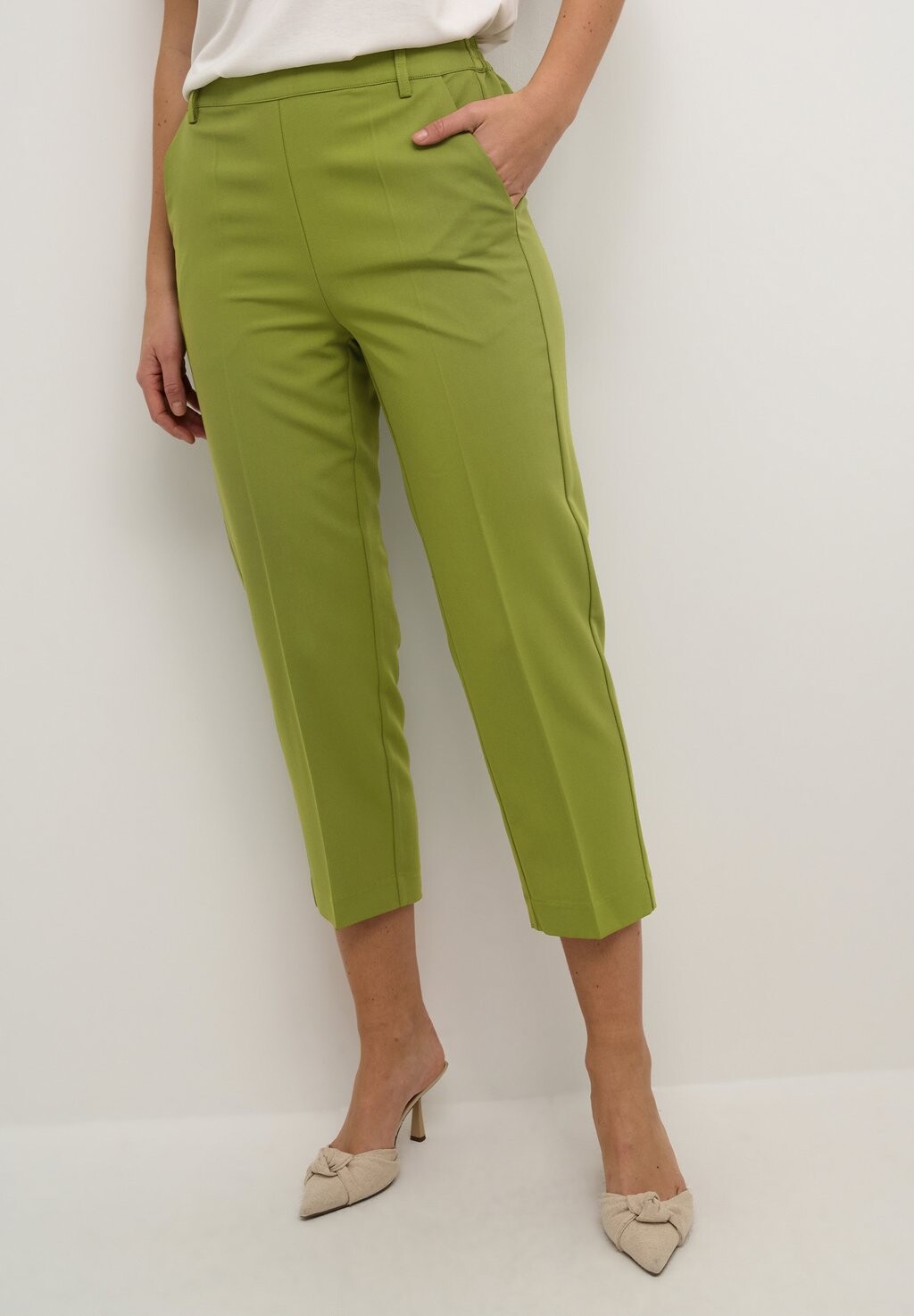 

Брюки SAKURA CROPPED Kaffe, цвет calla green