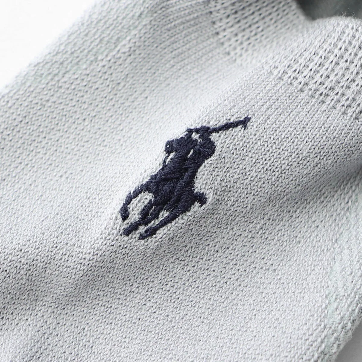Носки из смесовой хлопковой ткани с широкой пяткой и сетчатой подошвой. Polo Ralph Lauren, 93. Light Gray — фото 2