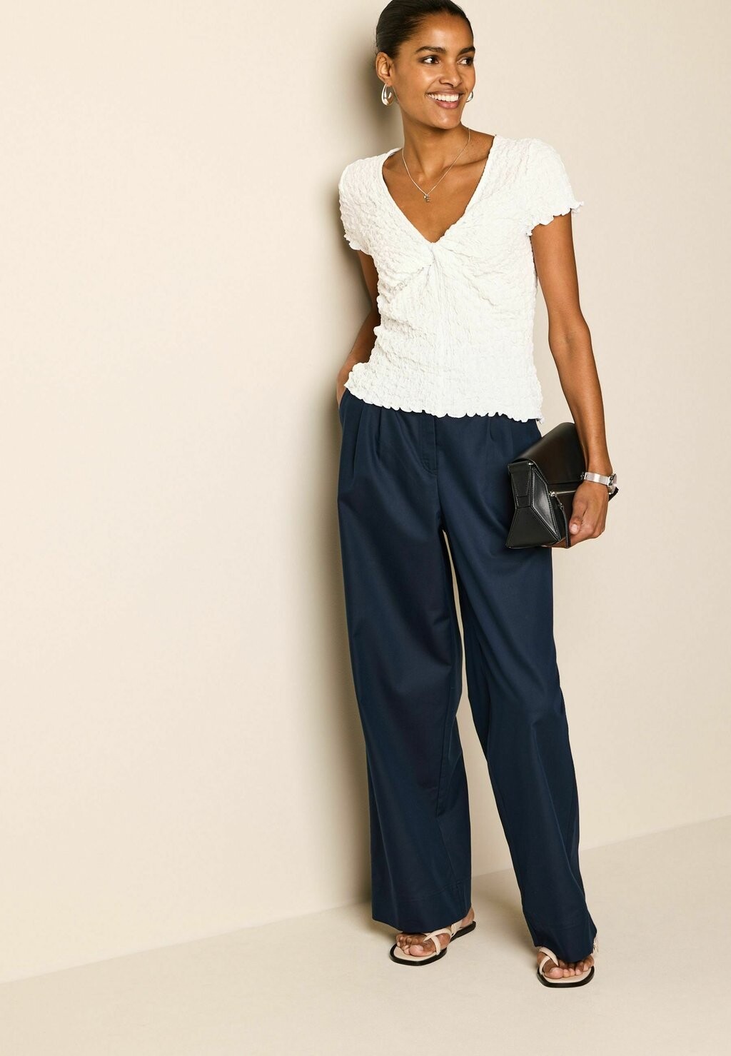 

Блузка Textured Twist Front Short Sleeve-Regular Fit Next, белая