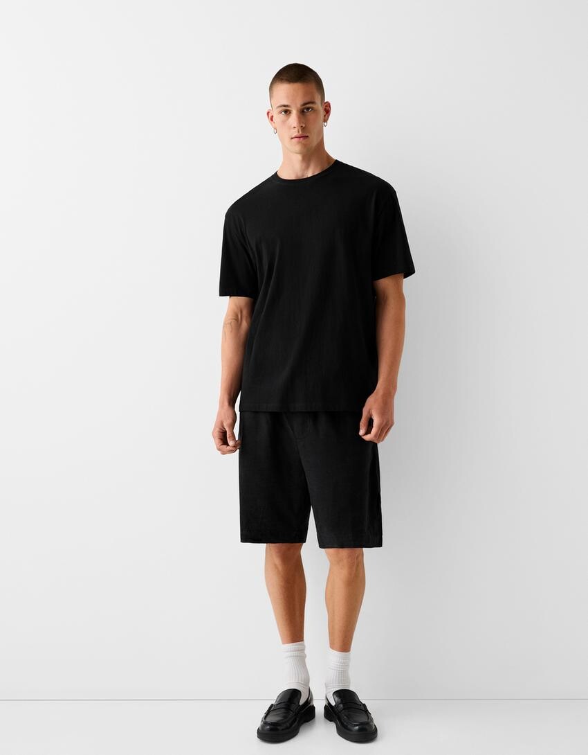 

Широкие шорты-бермуды Bershka, черный