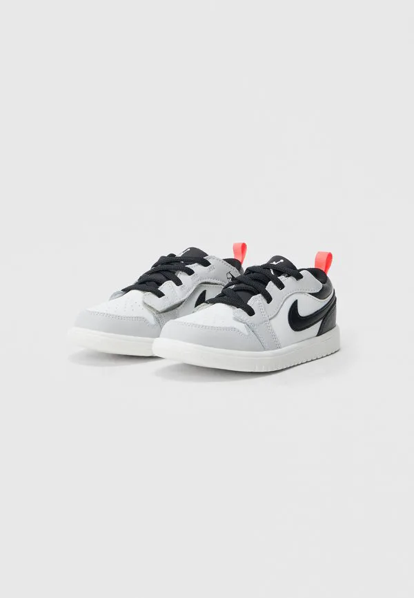 Низкие альтернативные детские туфли Jordan, Black/Summit White/Infrared/Neutral Grey — фото 2
