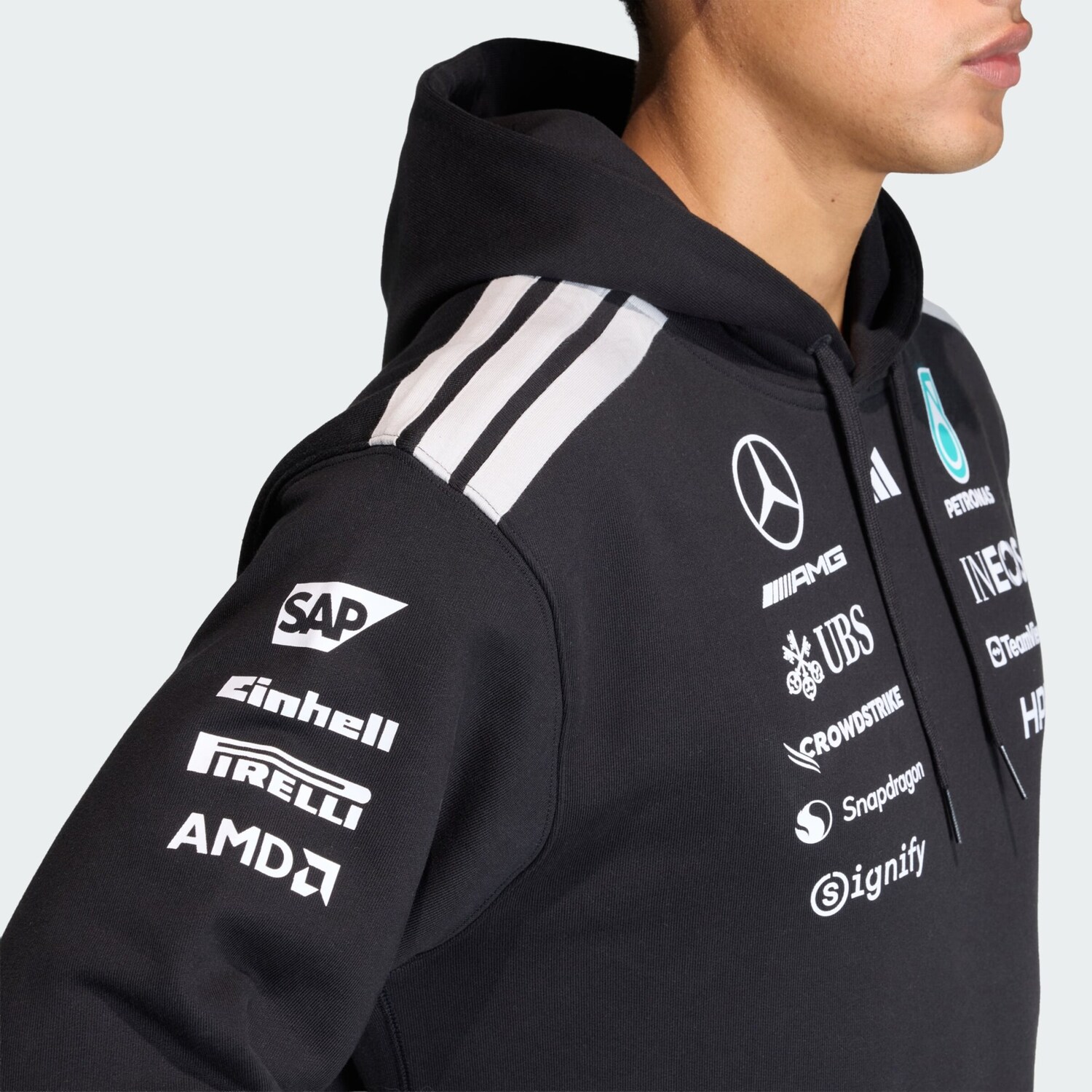 Adidas Performance Спортивная толстовка 'Mercedes-AMG Petronas Formula 1 Team' в черном цвете — фото 4