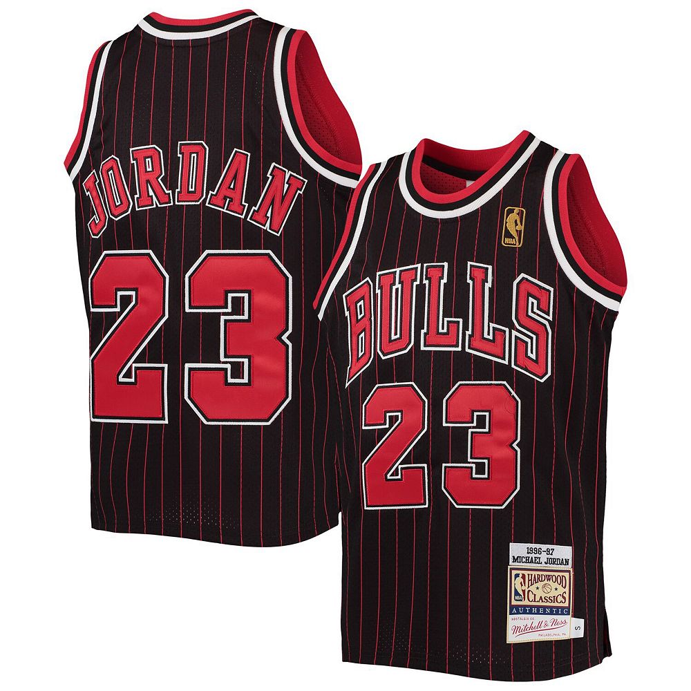 

Молодежное аутентичное джерси Mitchell & Ness Michael Jordan, черное/красное Chicago Bulls 1996-97 гг., цвет Bul Black