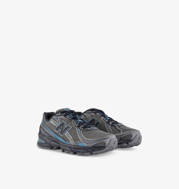 Кроссовки сетчатые низкие с вышитым логотипом 740 v2 New Balance, черный — фото 3
