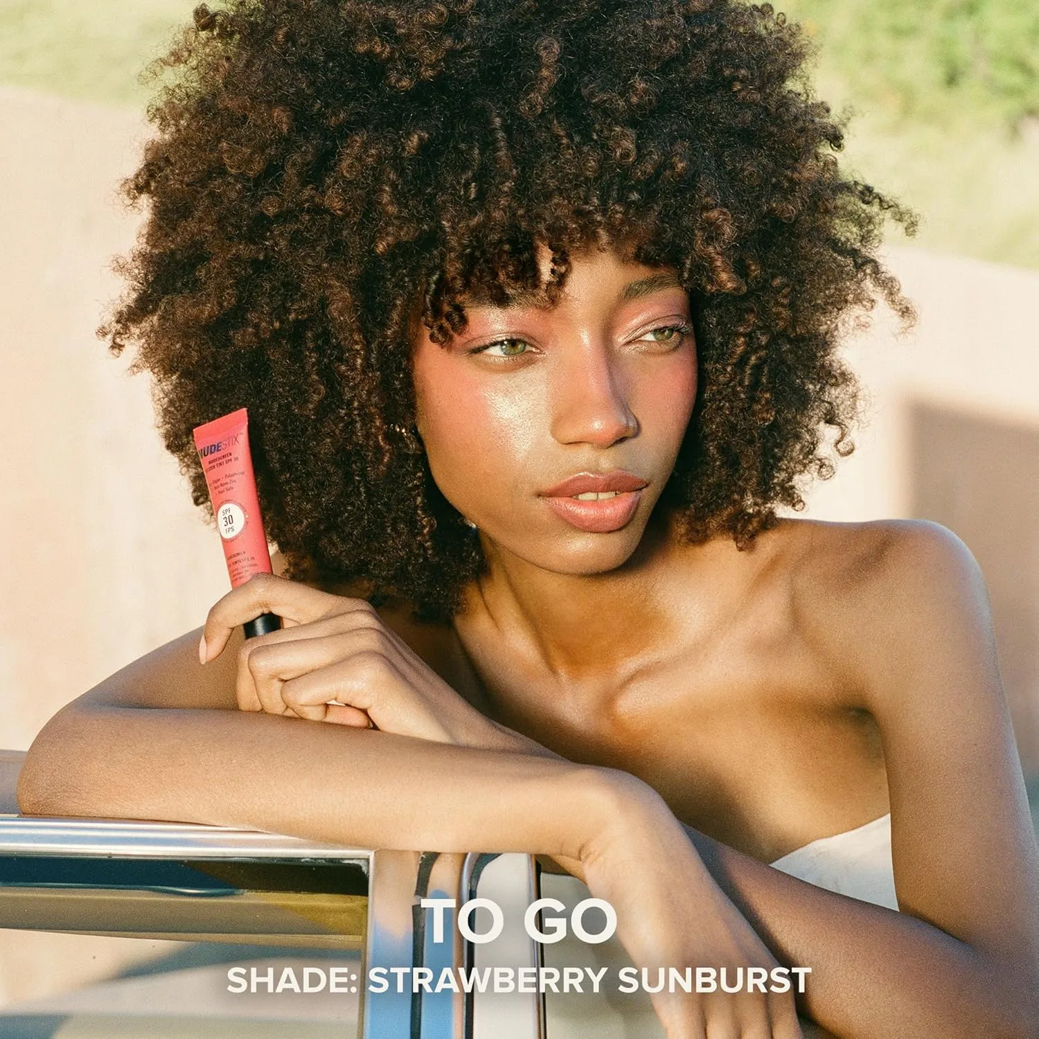 Жидкие румяна-тинт Nudestix Nudescreen Blush Tint SPF 30 - многофункциональные румяна для щек, глаз и губ с минеральным солнцезащитным фильтром | Широкий спектр защиты от UVA/UVB-лучей и синего света, Strawberry Sunburst — фото 4