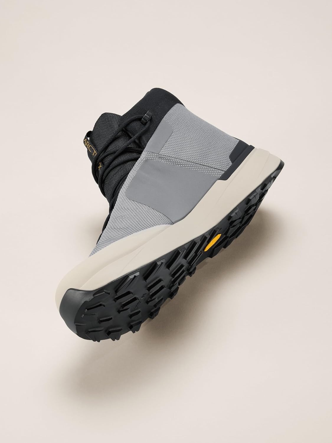 Ботинки Arc'teryx Kopec Mid GTX для мужчин, Средние туристические и походные мужские обувь, Подошва Megagrip - водонепроницаемые, Void/Rune — фото 2