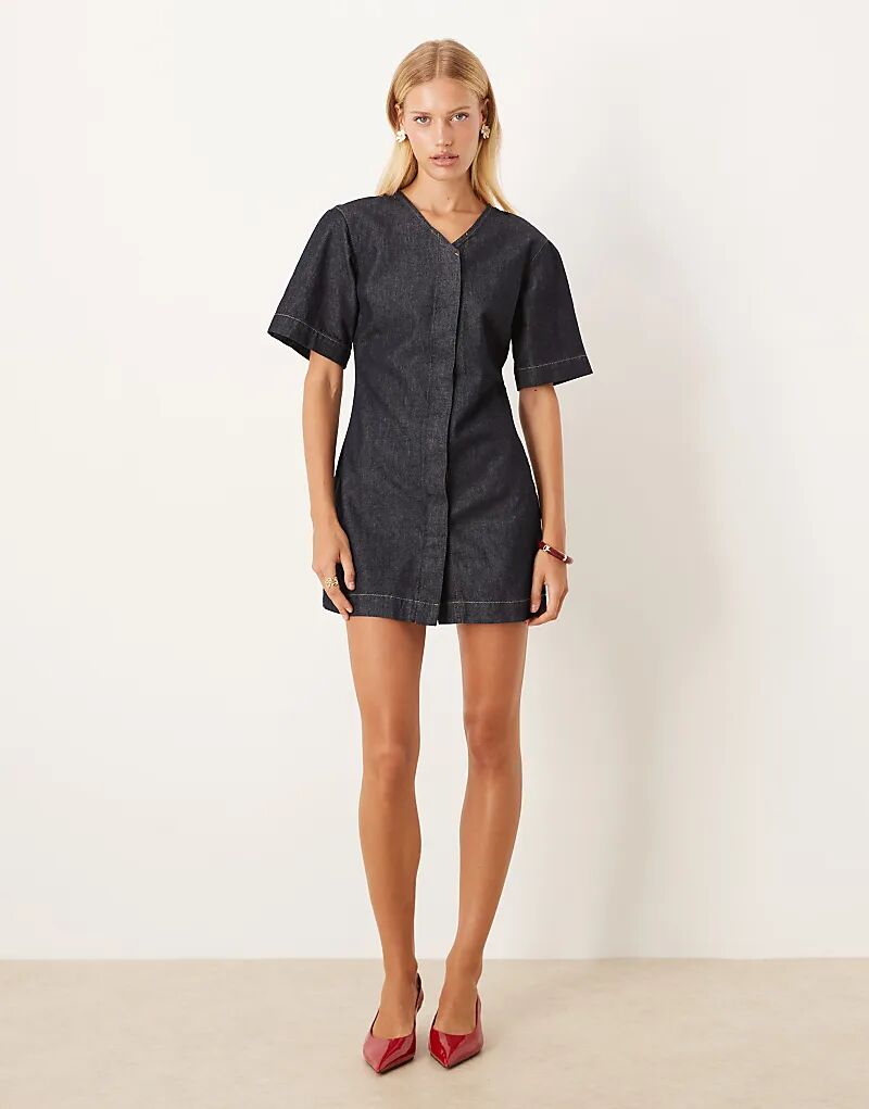 

Джинсовое мини-платье ASOS DESIGN цвета индиго с высоким V-образным вырезом и короткими рукавами