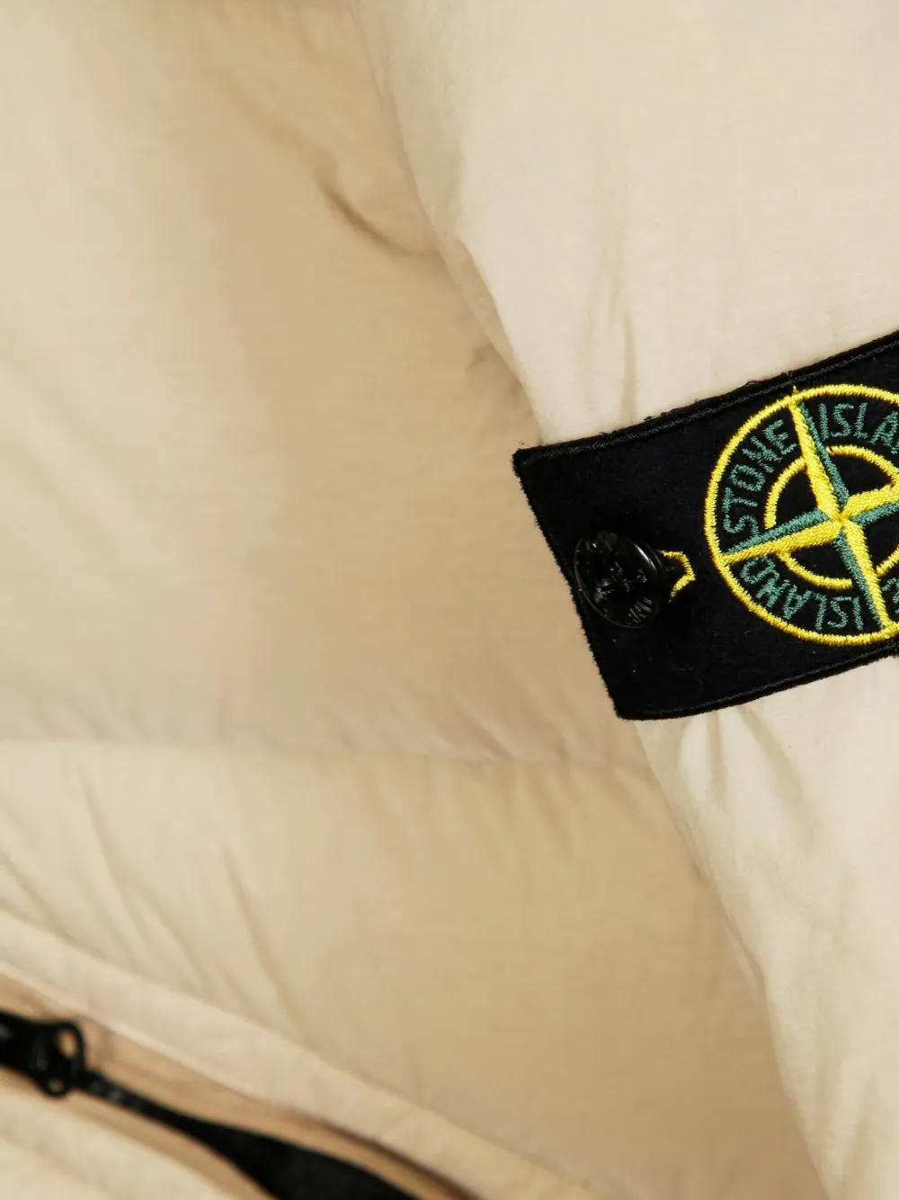Пуховое пальто с нашивкой в виде компаса Stone Island Junior, нейтральный — фото 3