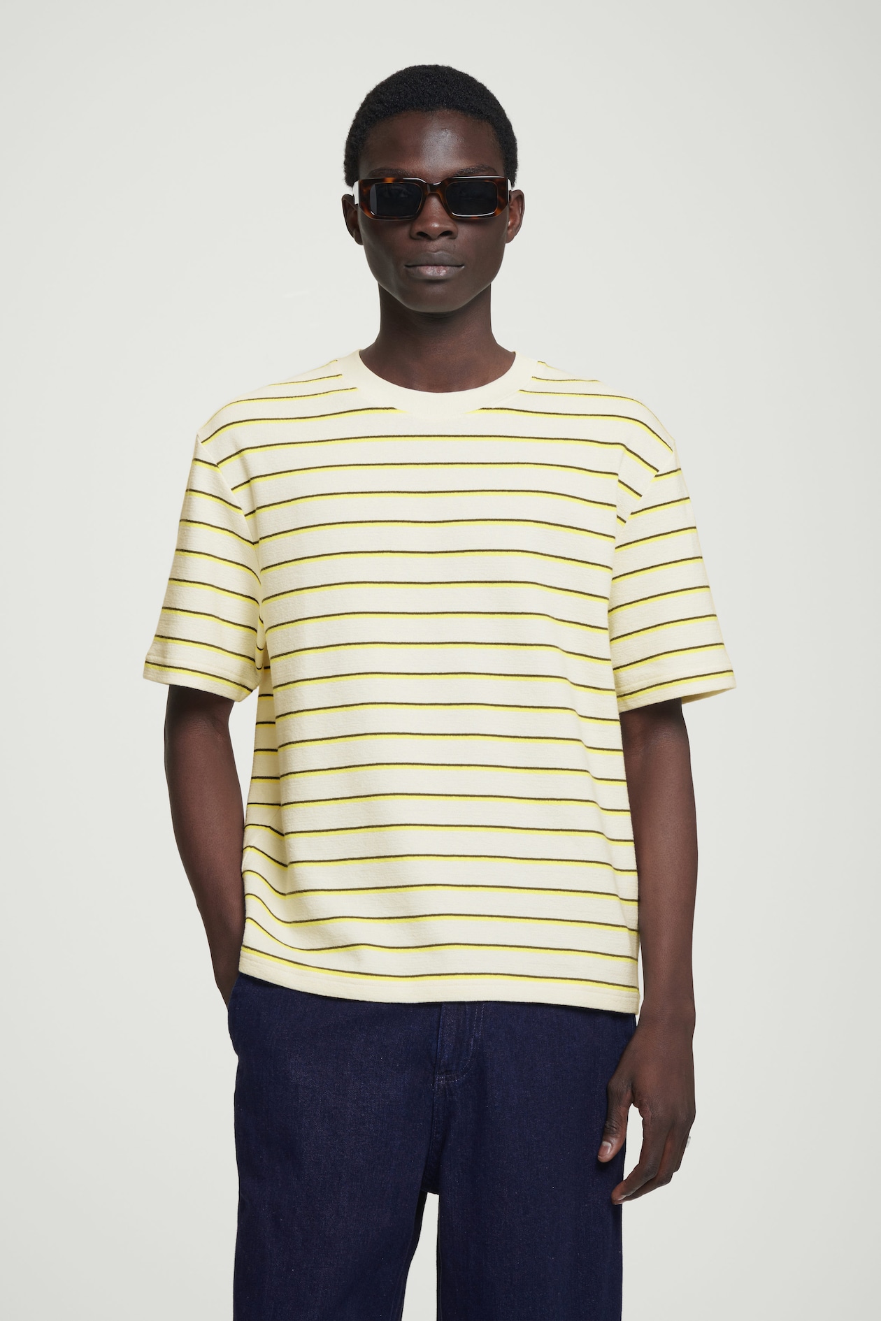 

Футболка из хлопка bouclé в полоску-relaxed fit COS, цвет Żółty/Paski