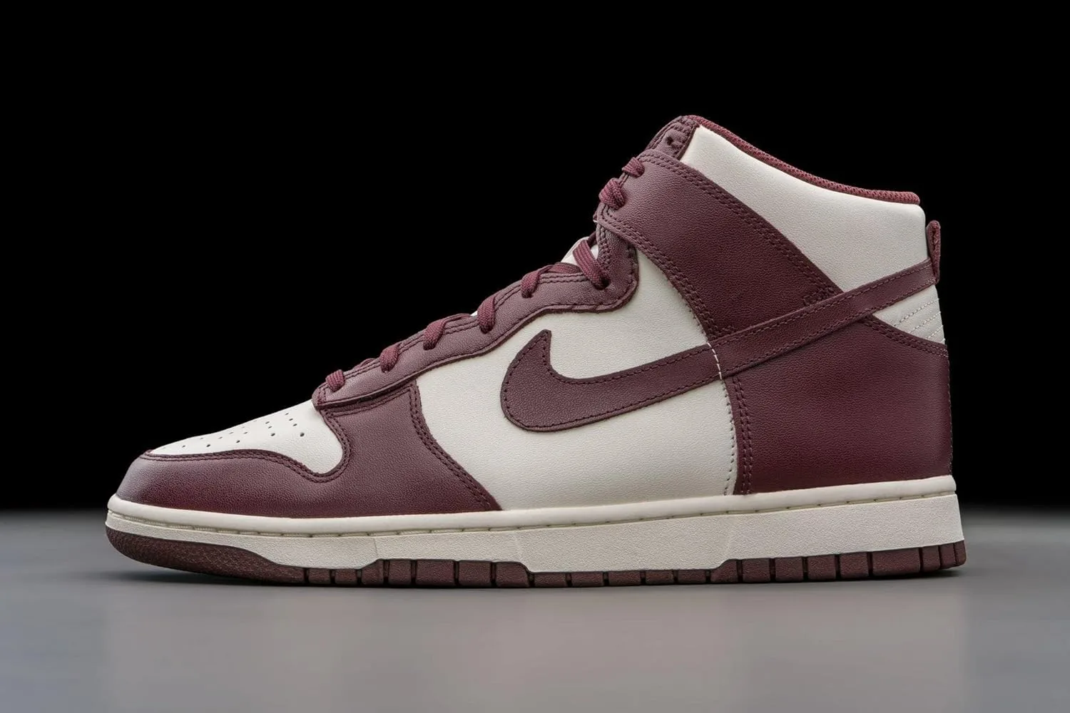 Мужские баскетбольные кроссовки Nike Dunk Hi Retro, бордовый — фото 4
