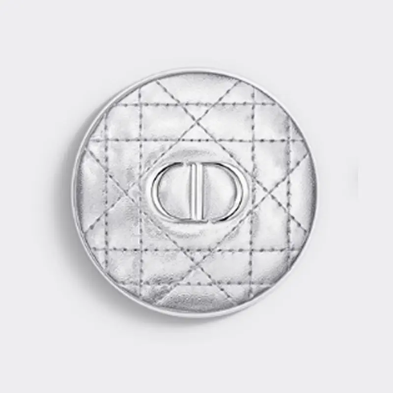 Стойкая помада с технологией air cushion легко растушевывается для естественного макияжа DIOR — фото 4