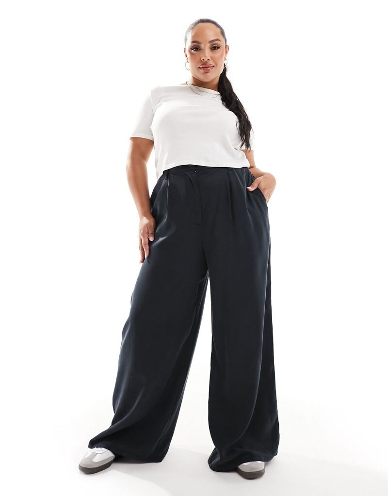 

Черные потертые брюки ASOS DESIGN Curve Dad