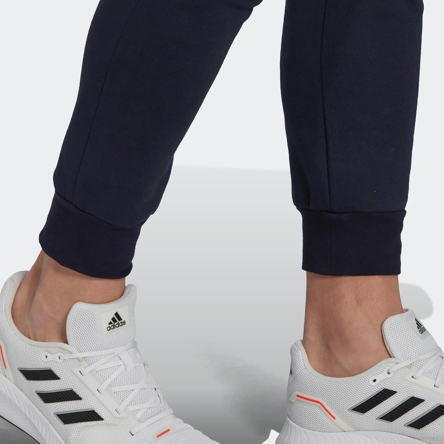 Мужские флисовые брюки Adidas Essentials, стандартного кроя, зауженные книзу, белый — фото 3
