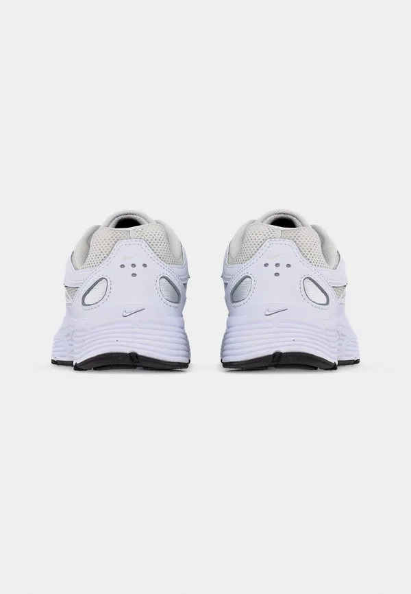 Кроссовки унисекс p 6000 Nike Sportswear, Platinum-Coloured Tint/White/Metallic Silver-Coloured — фото 4