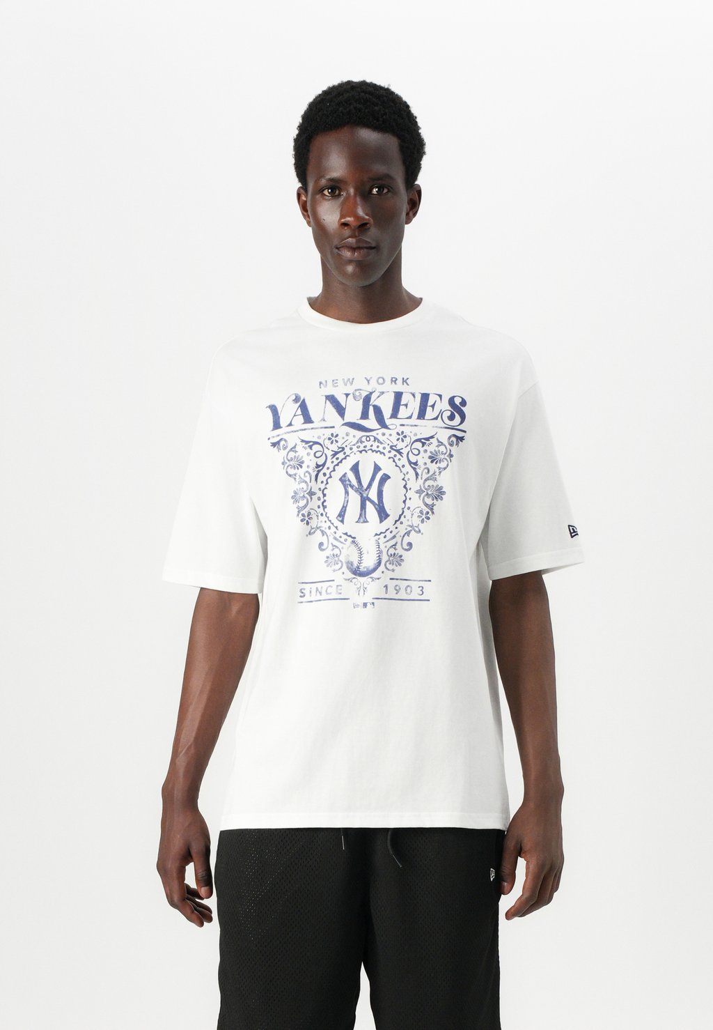 

Футболка с принтом FLORAL GRAPHIC TEE New Era, белый