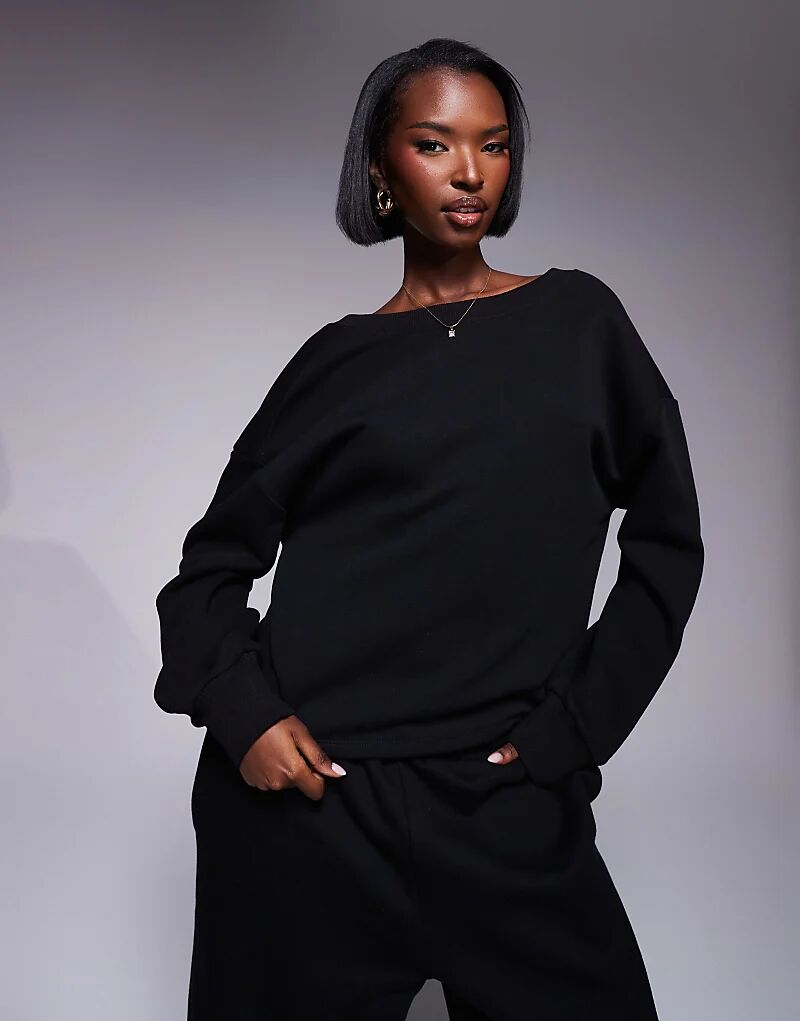 

Черный свитер с V-образным вырезом на спине ASOS DESIGN