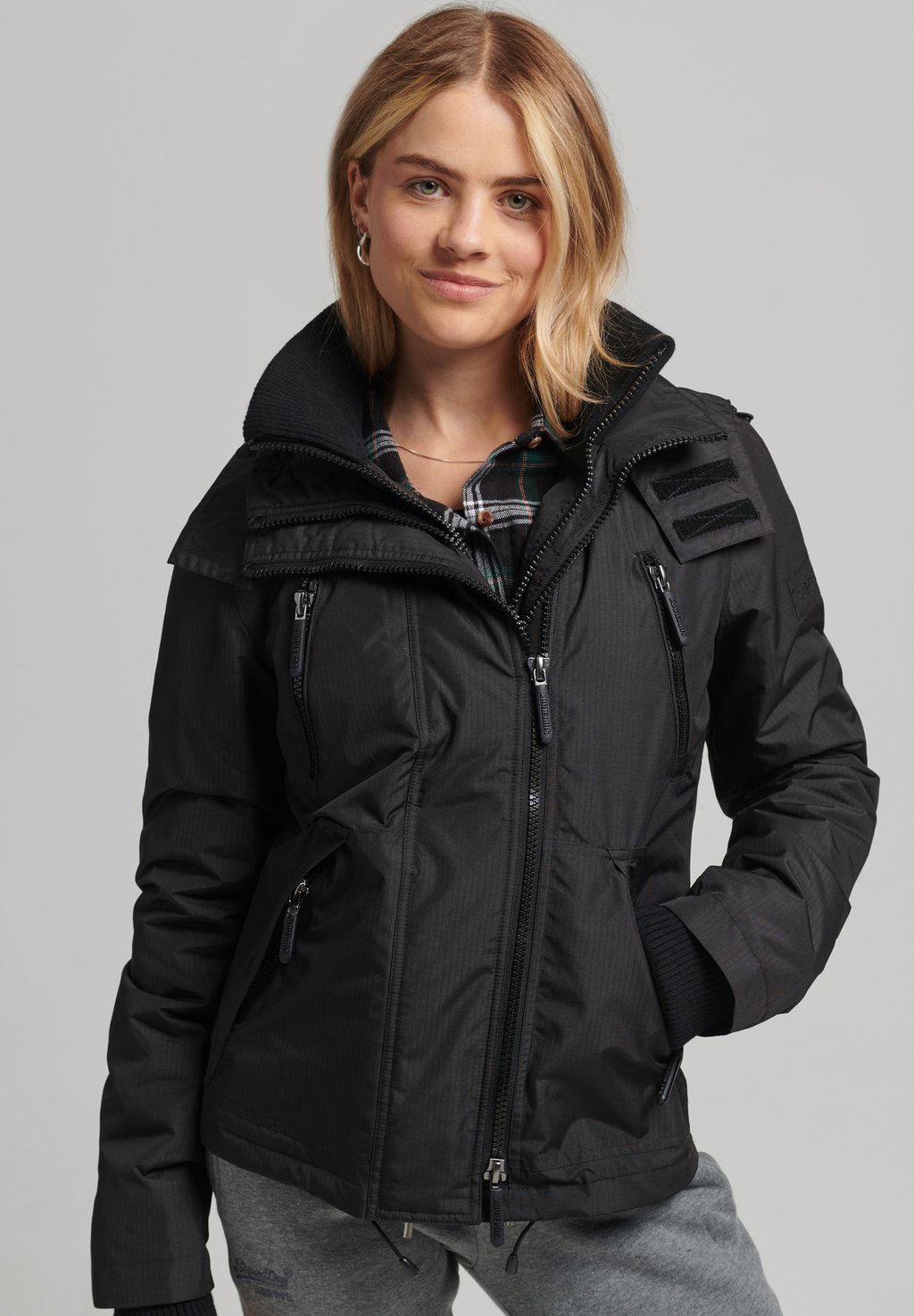 

Зимняя куртка Superdry, черный