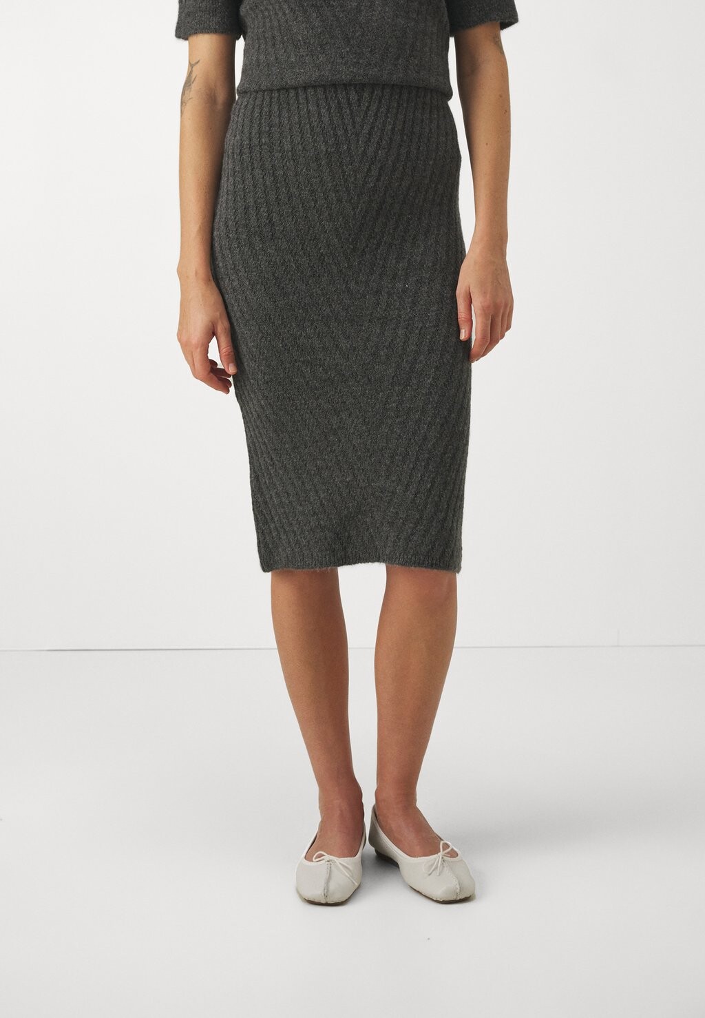 

Топ ONLY ONLSOMI STRUCTURE SKIRT, цвет dark grey melange
