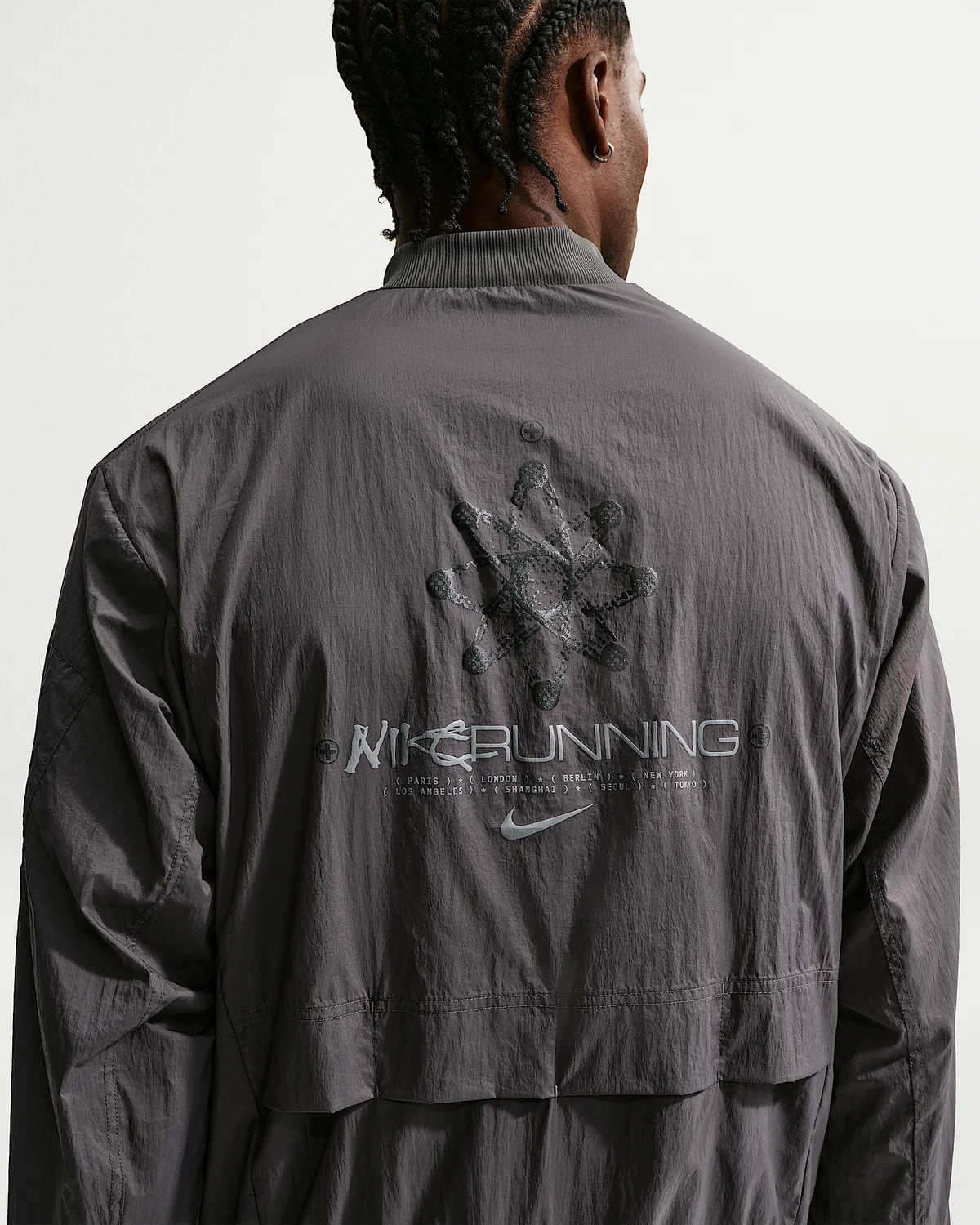 Мужская ветровка Nike Repel UV Protection Running Bomber, Medium Ash — фото 2