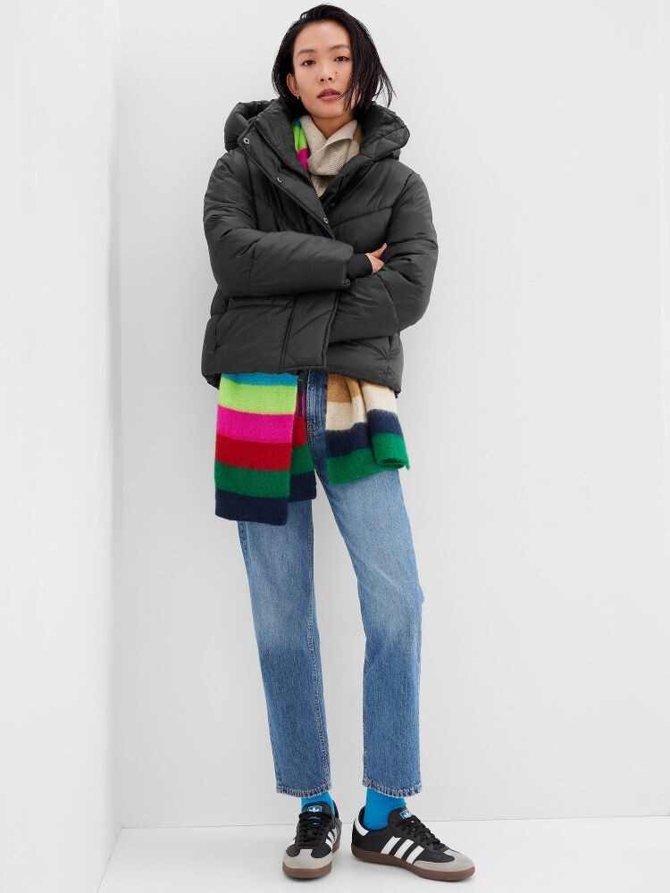 

Стеганая укороченная куртка Gap, черный