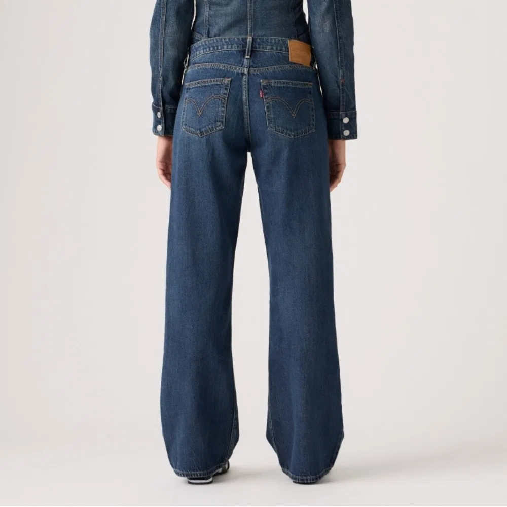 Женские свободные джинсы с низкой посадкой тёмно-индиго от Levi's — фото 3