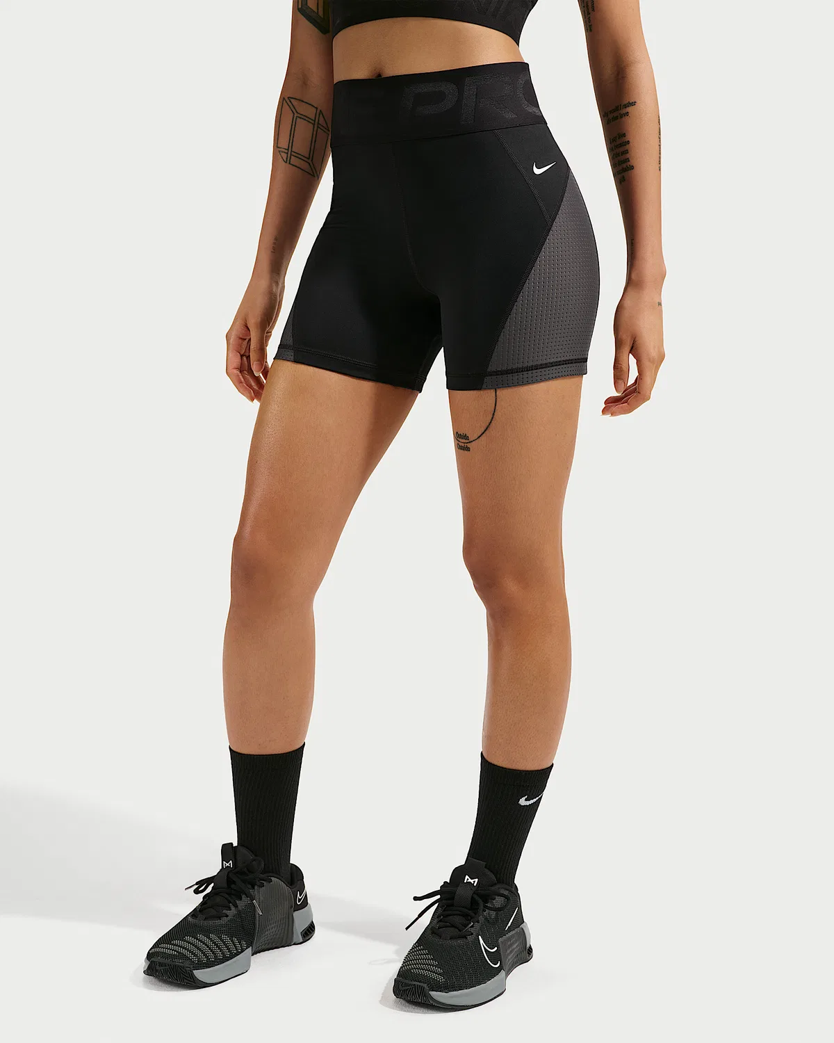 Женские шорты-велосипедки Nike Pro Sculpt Dri-FIT с высокой посадкой, 5", Black/Anthracite/White — фото 2