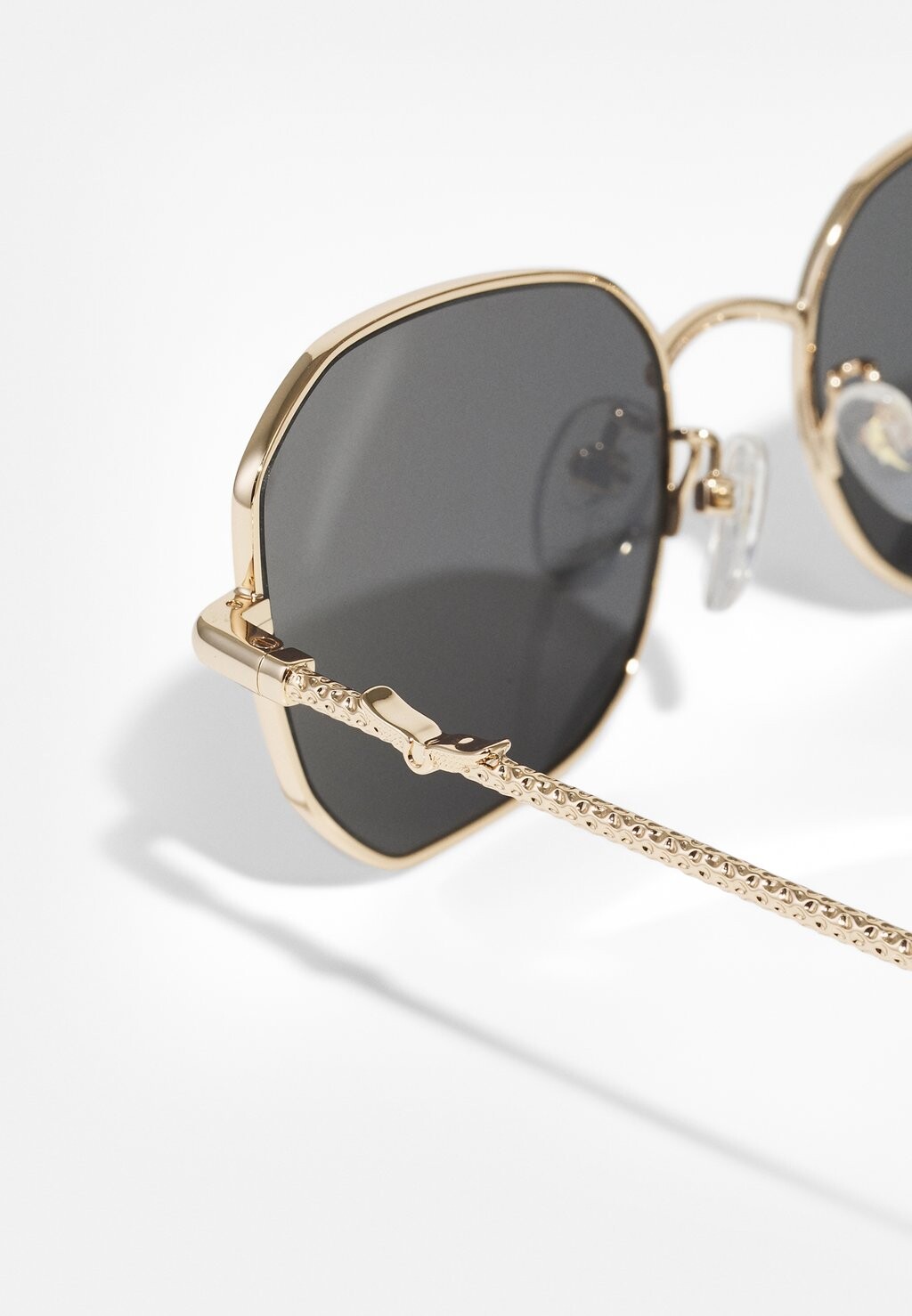 

Солнцезащитные очки Zadig & Voltaire, золотой