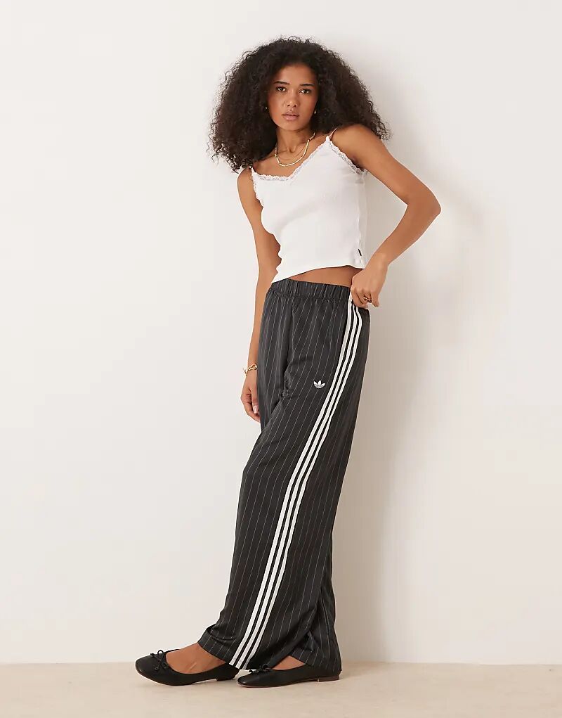 

Широкие брюки adidas Originals черного цвета