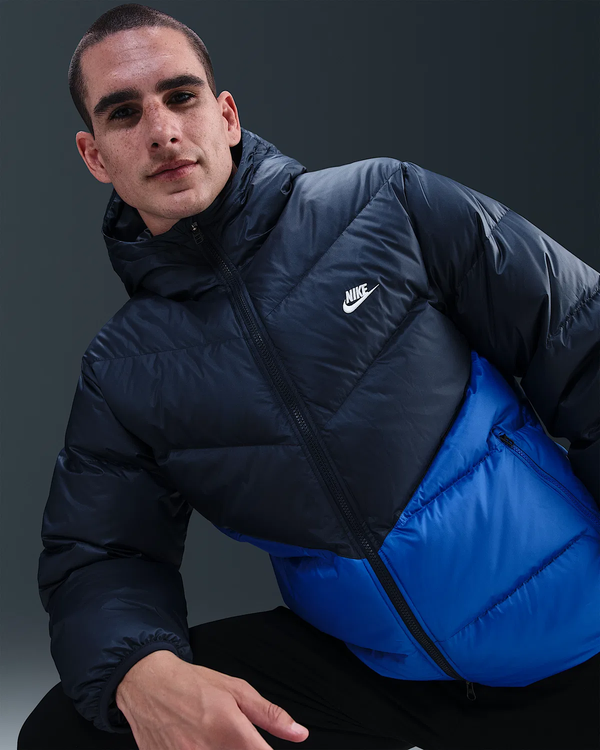 Мужская пуховая куртка Nike Windrunner, Obsidian/Game Royal/White — фото 3