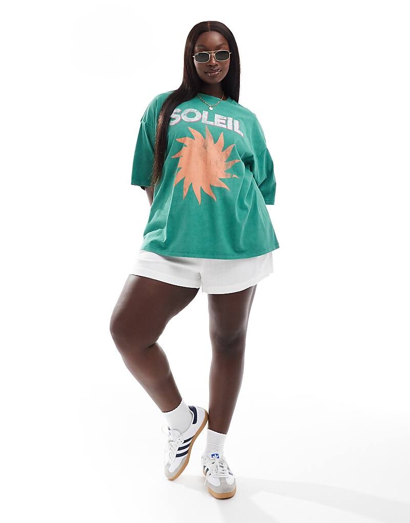 

Зеленая футболка оверсайз с рисунком Soleil ASOS DESIGN Curve