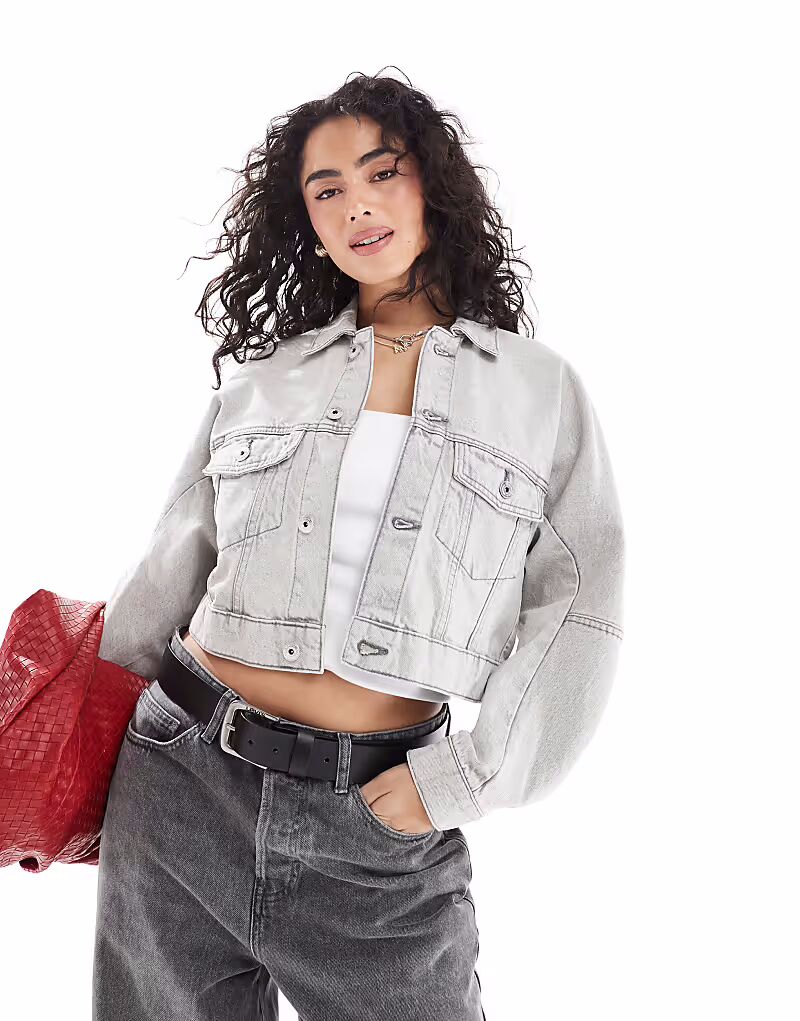 

Джинсовая куртка Bershka серого цвета с эффектом потертости