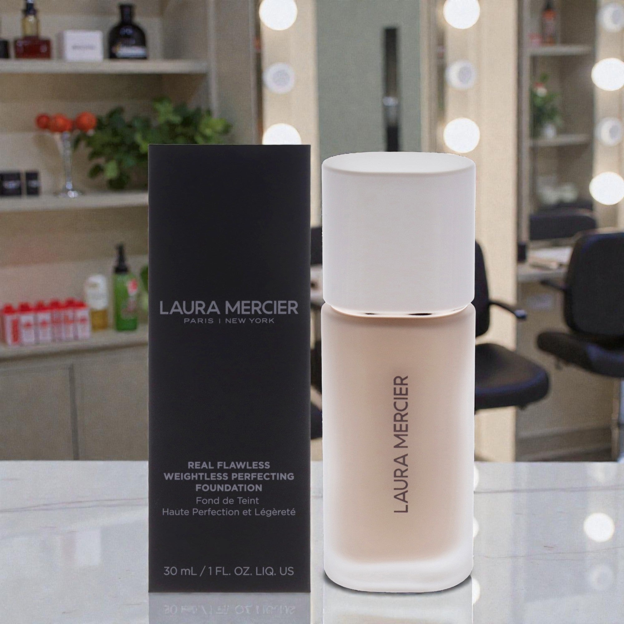 Невесомая тональная основа Real Flawless Weightless Perfecting Foundation - 2C2 Soft Sand от Laura Mercier для женщин - 1 унция (30 мл), прозрачный — фото 2