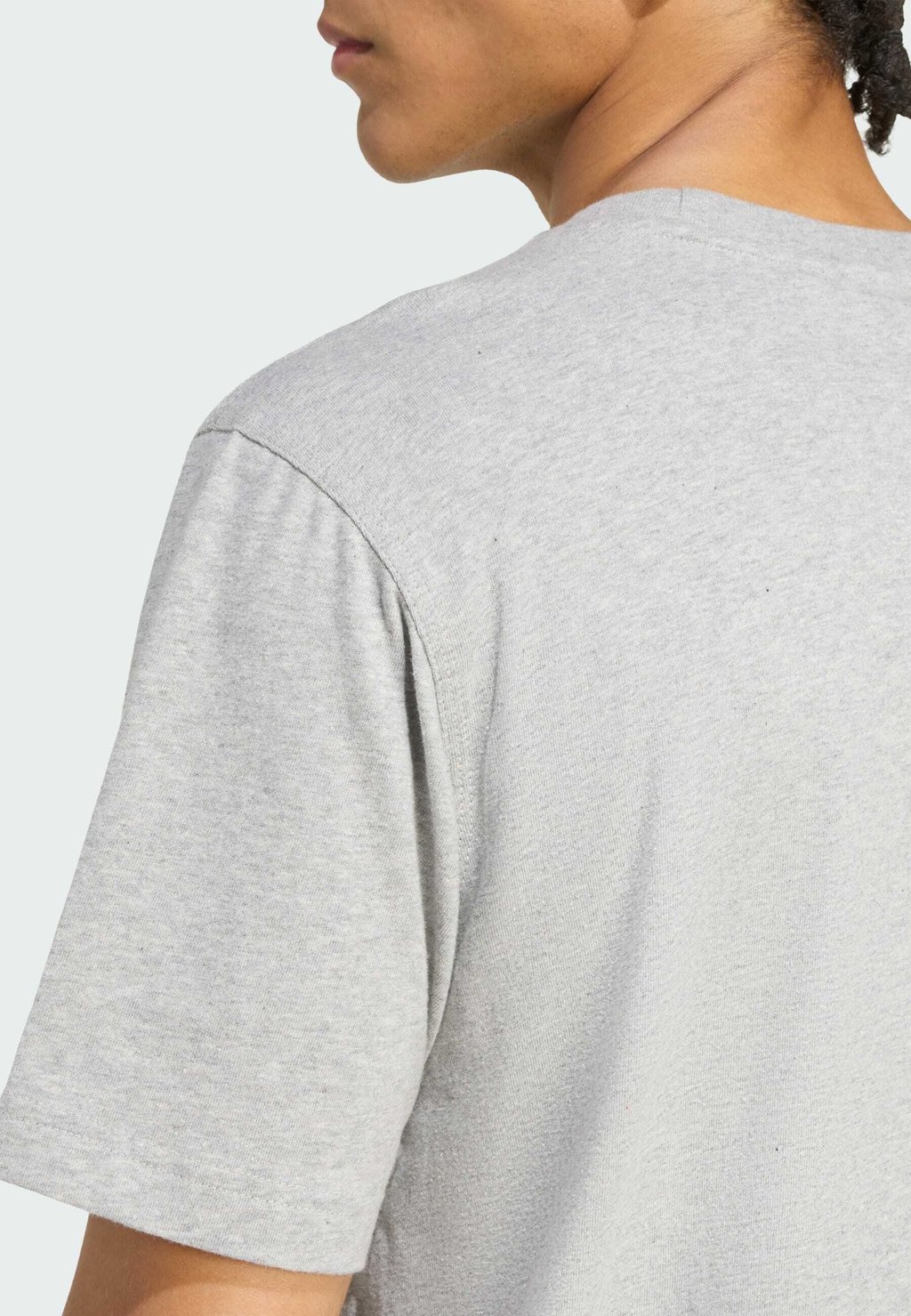 Базовая футболка TREFOIL ESS Adidas Originals, цвет Medium Grey Heather   White — фото 3