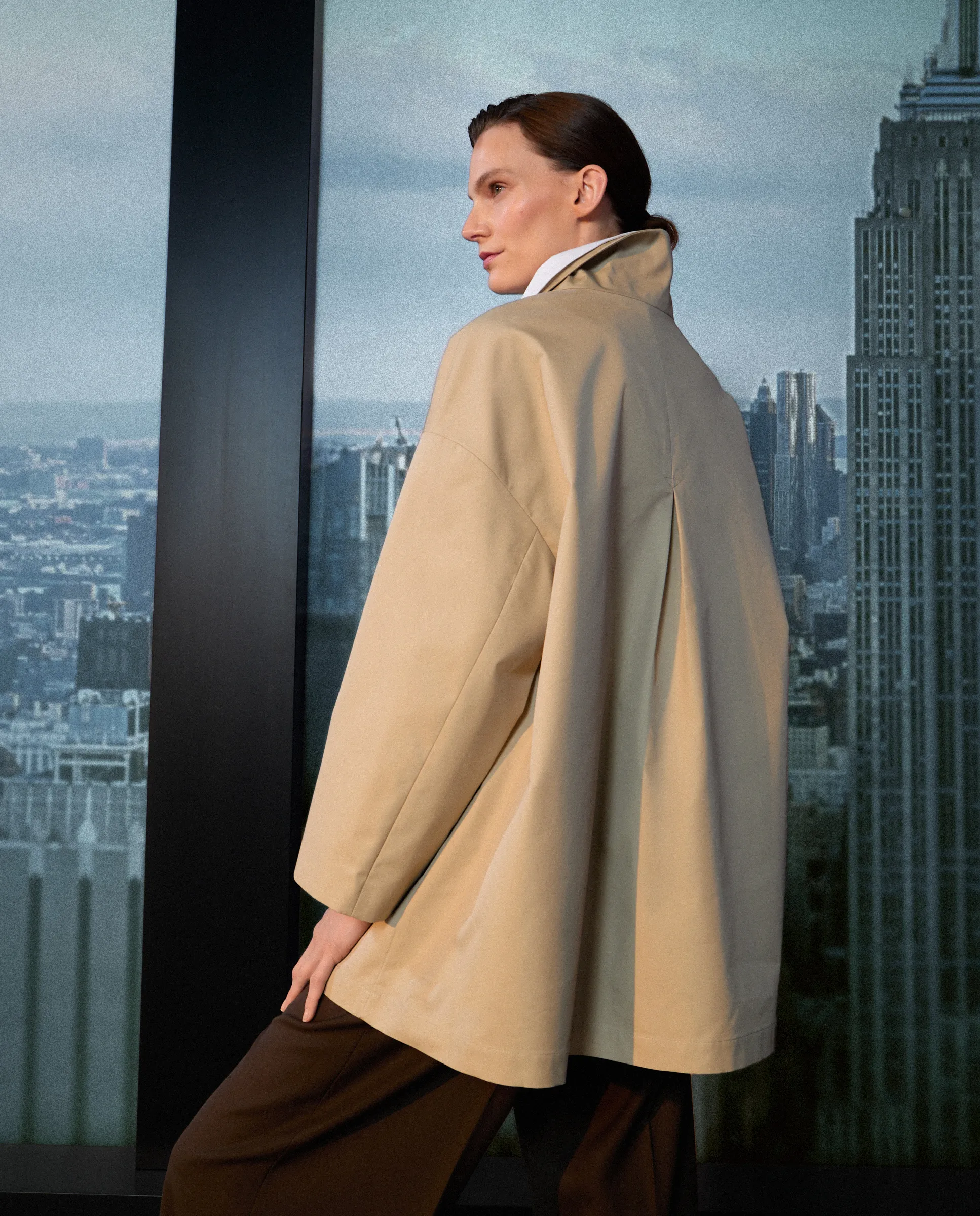 

Женский короткий гладкий плащ Woman Limited El Corte Inglés, серый