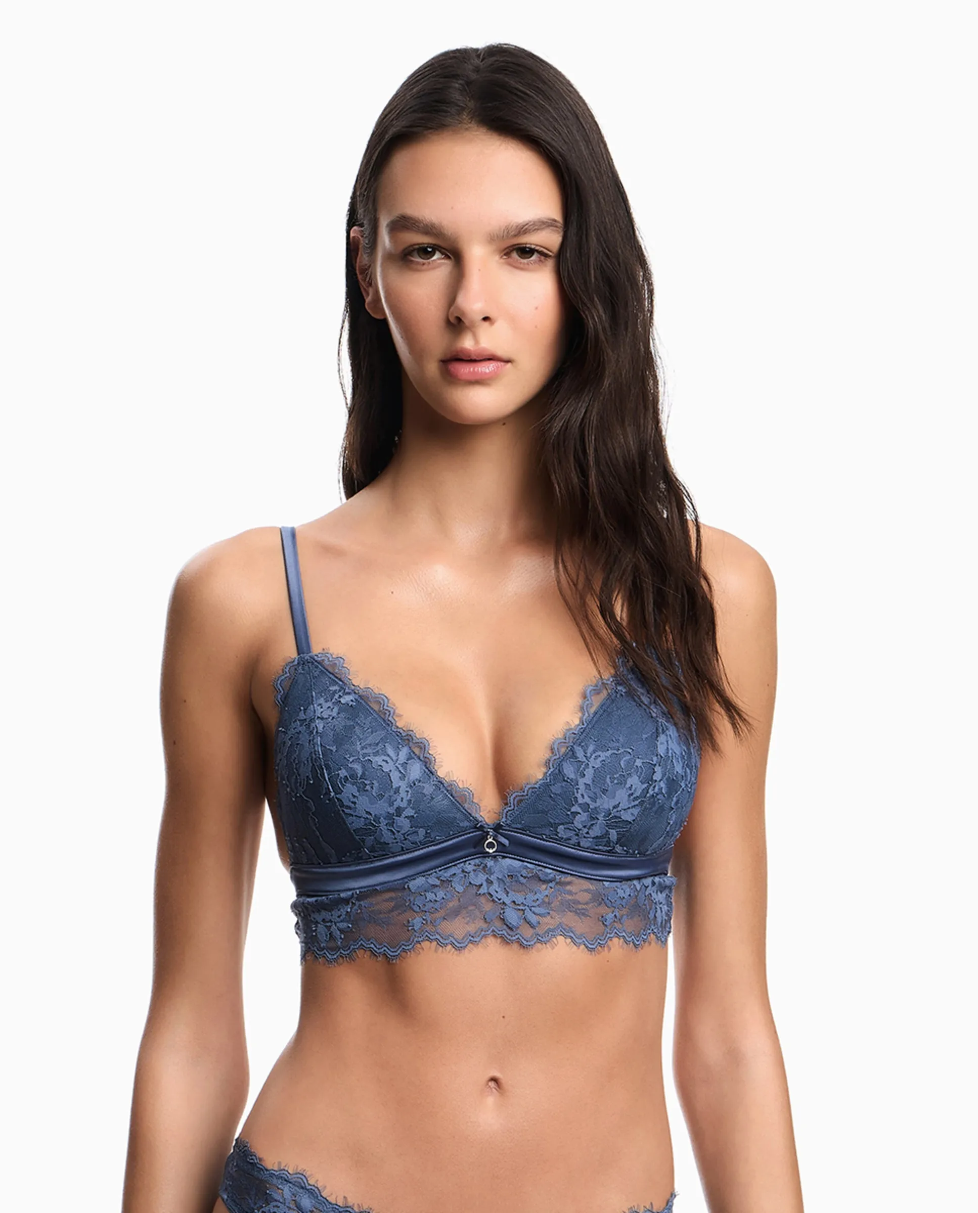 

Треугольный бесшовный бюстгальтер без косточек "Satin Lace" Armani, индиго