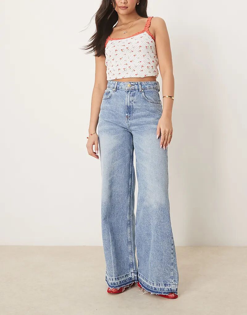 

Джинсы ASOS DESIGN широкого кроя с приспущенным нижним краем, светло-синего цвета