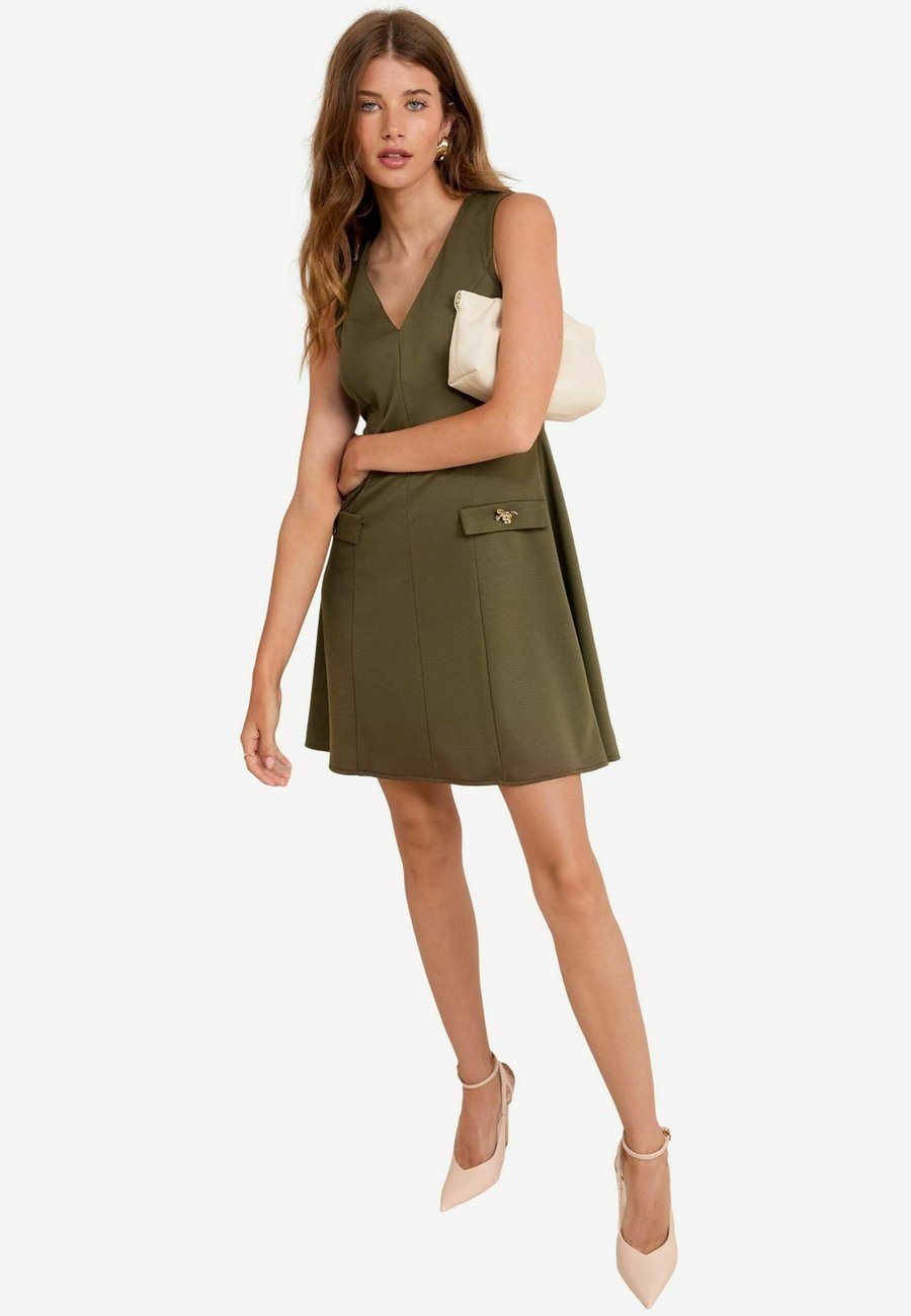 

Платье Friends Like These MINI FIT SLEEVELESS V-NECK AND FLARE BUTTON DETAIL, Khaki Green/Green